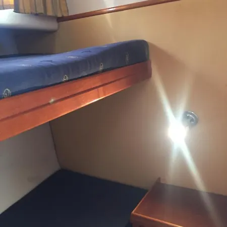 Una Barca Davanti Capri *